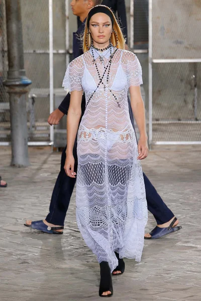 Look 37